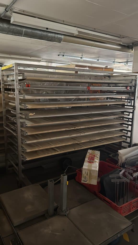 loading trolleys 1 576x1024